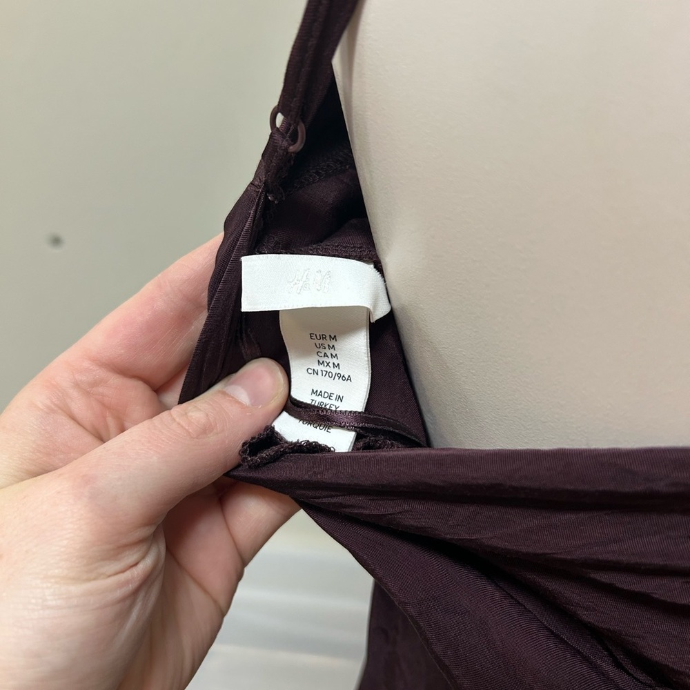 2/$20❤️- DRESS | Women’s H&M dress size medium (fits small) - Picture 4 of 5